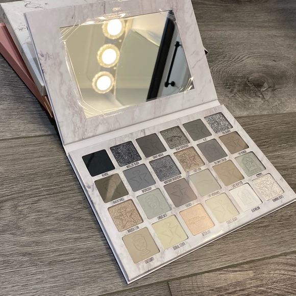 *NEW* Jeffree Star Eyeshadow Palette Bundle - Picture 3 of 4